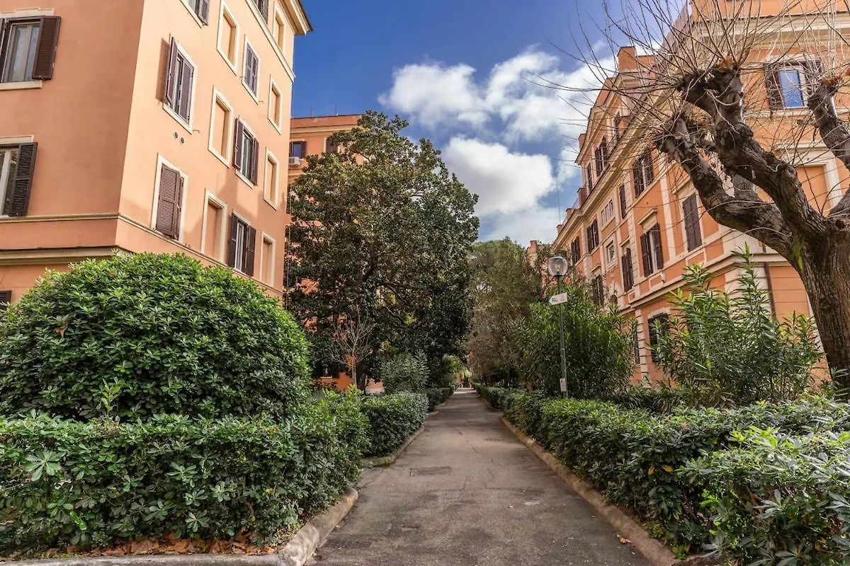2 Bedroom Apartment Flaminio Vignola Roma